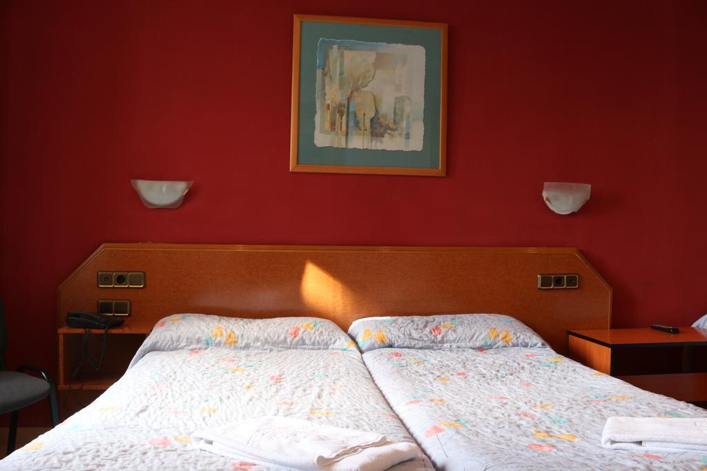 Hostal Cataluna ซาราโกซา ภายนอก รูปภาพ