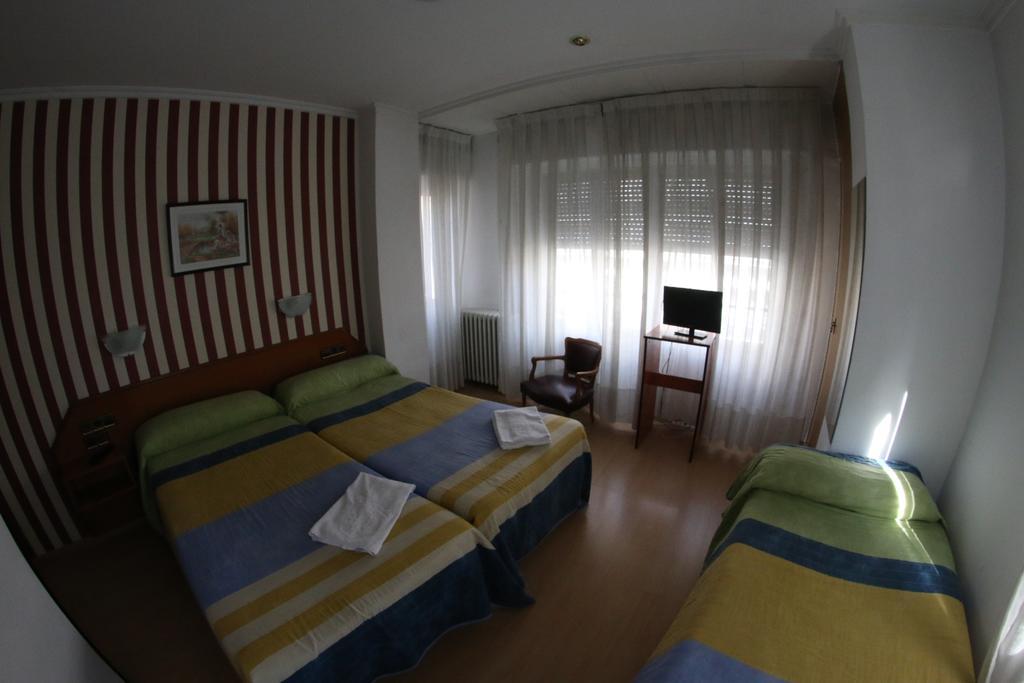 Hostal Cataluna ซาราโกซา ภายนอก รูปภาพ