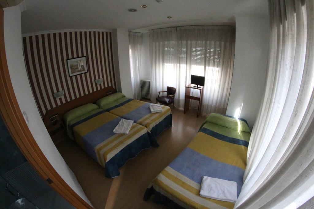 Hostal Cataluna ซาราโกซา ภายนอก รูปภาพ