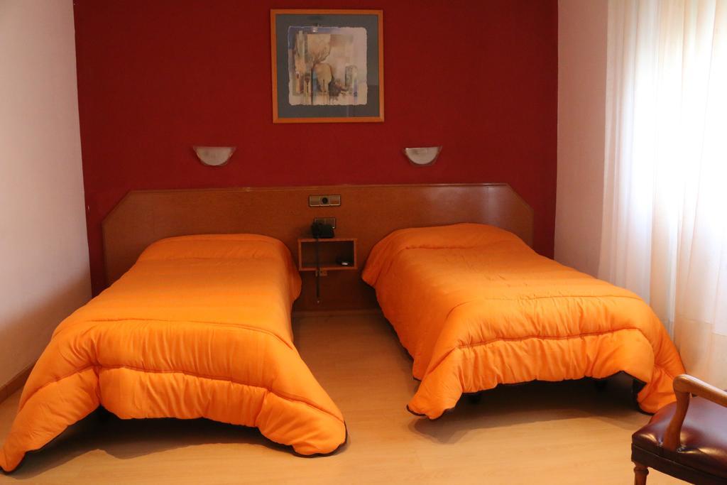 Hostal Cataluna ซาราโกซา ภายนอก รูปภาพ