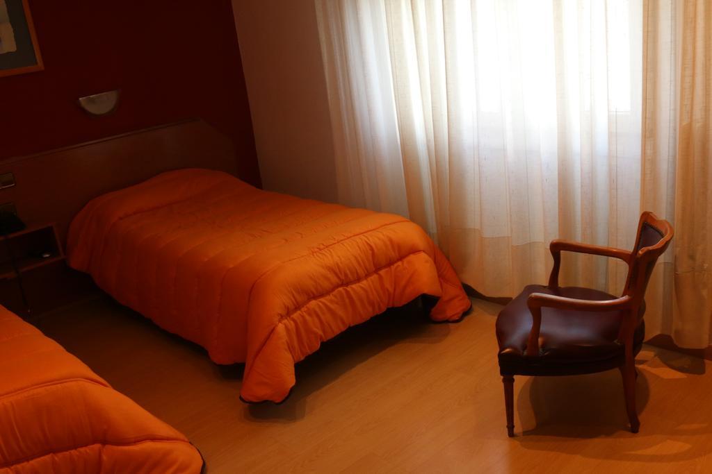 Hostal Cataluna ซาราโกซา ภายนอก รูปภาพ