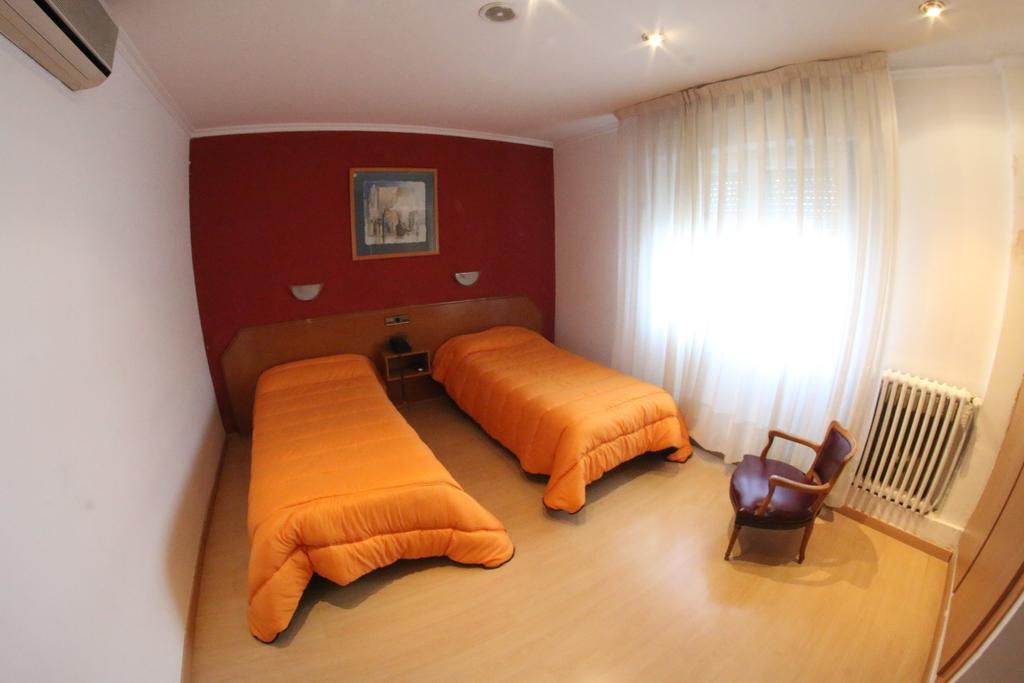 Hostal Cataluna ซาราโกซา ภายนอก รูปภาพ
