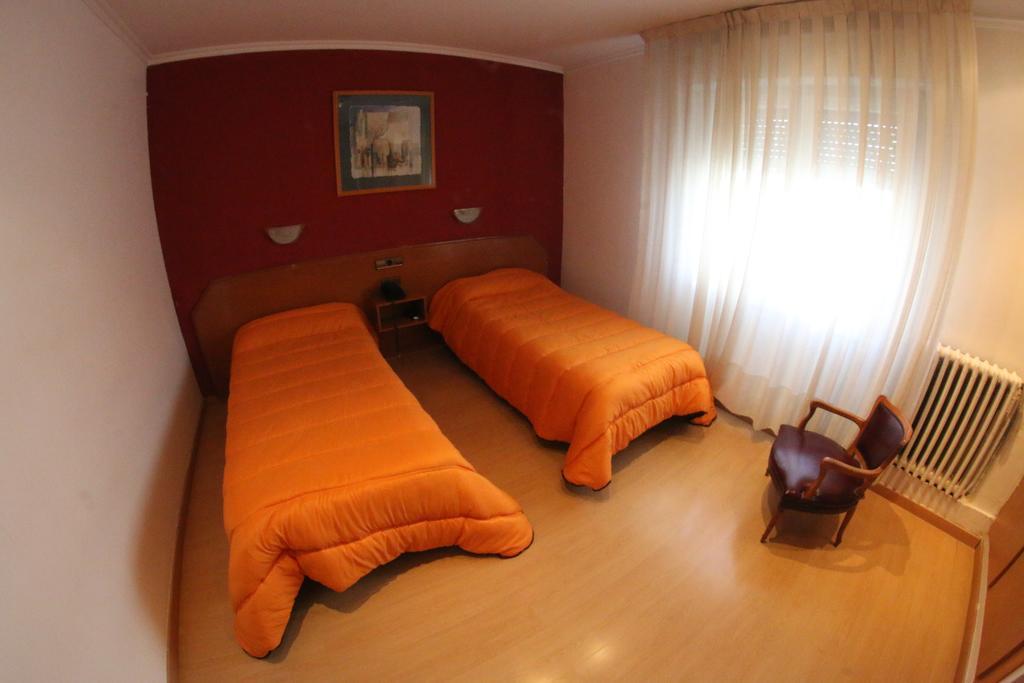Hostal Cataluna ซาราโกซา ภายนอก รูปภาพ
