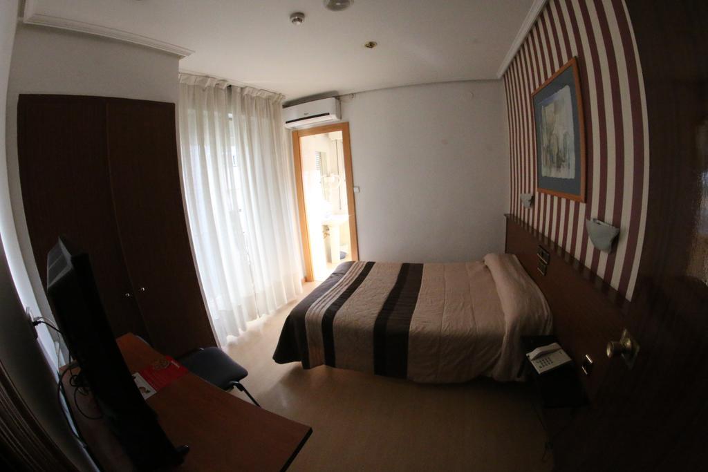 Hostal Cataluna ซาราโกซา ภายนอก รูปภาพ