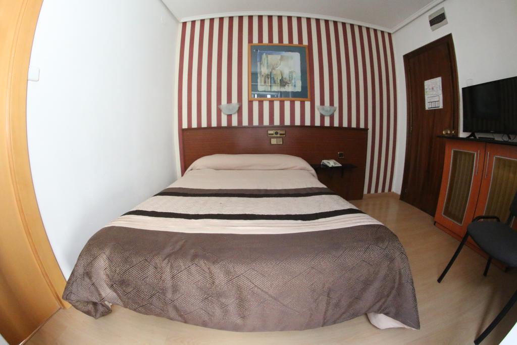 Hostal Cataluna ซาราโกซา ภายนอก รูปภาพ