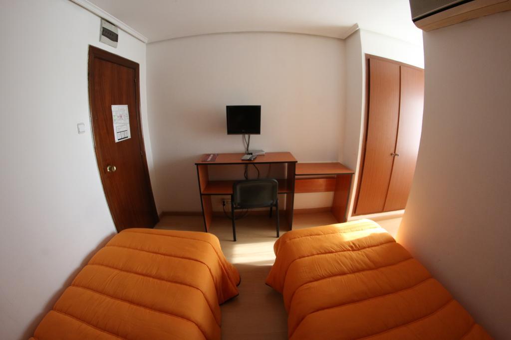 Hostal Cataluna ซาราโกซา ภายนอก รูปภาพ