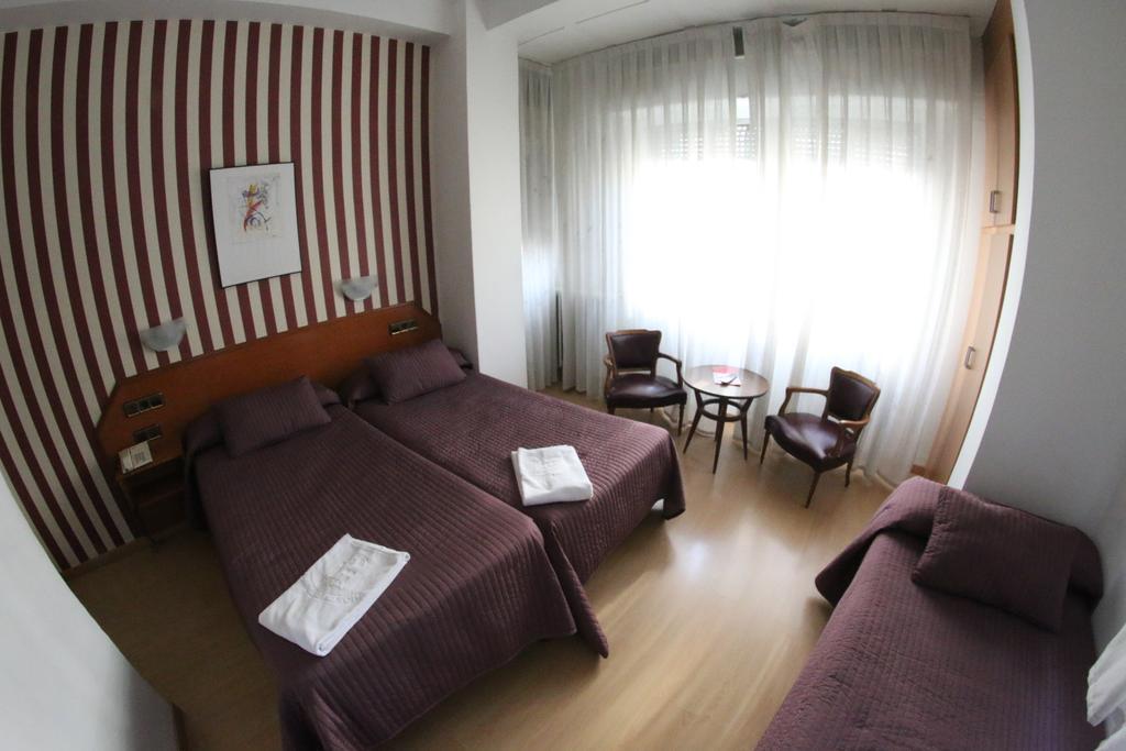 Hostal Cataluna ซาราโกซา ภายนอก รูปภาพ