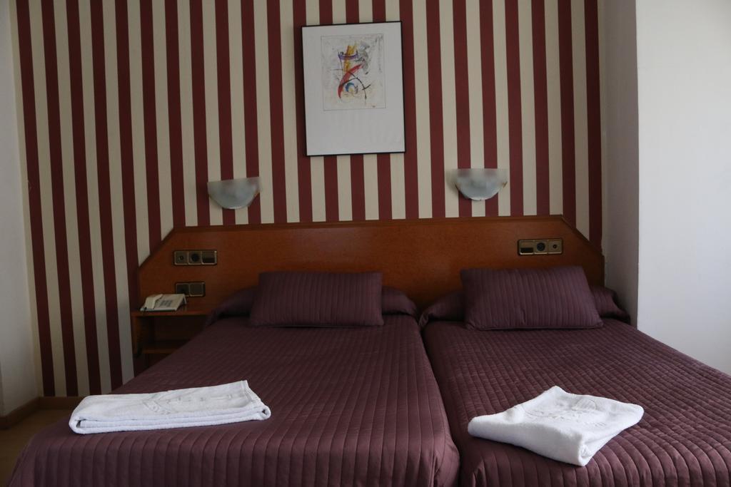 Hostal Cataluna ซาราโกซา ภายนอก รูปภาพ