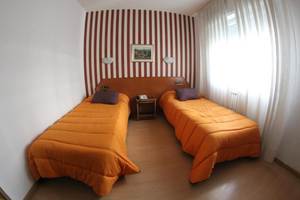 Hostal Cataluna ซาราโกซา ภายนอก รูปภาพ