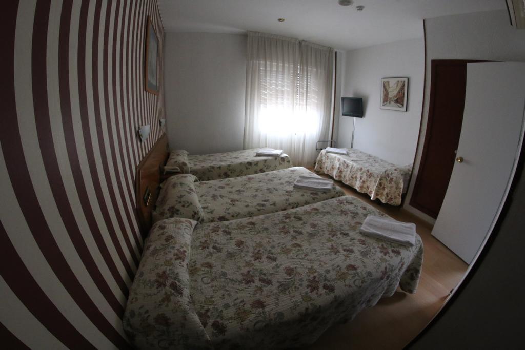 Hostal Cataluna ซาราโกซา ภายนอก รูปภาพ