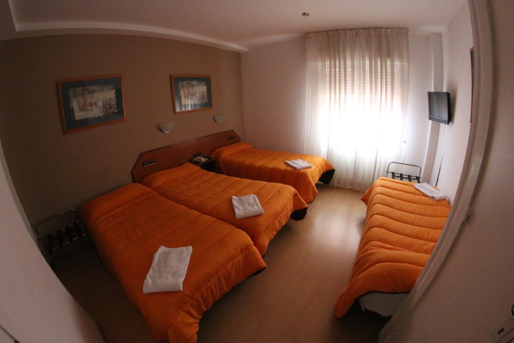 Hostal Cataluna ซาราโกซา ภายนอก รูปภาพ