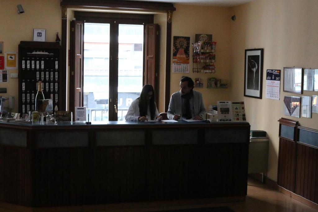 Hostal Cataluna ซาราโกซา ภายนอก รูปภาพ